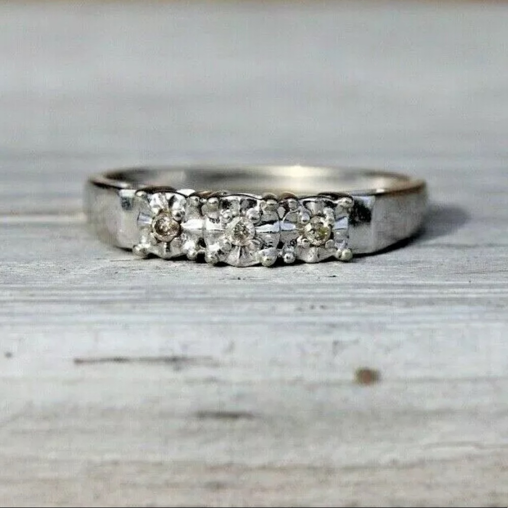 10KT Vintage White Gold Ring size 7.25 (B5)